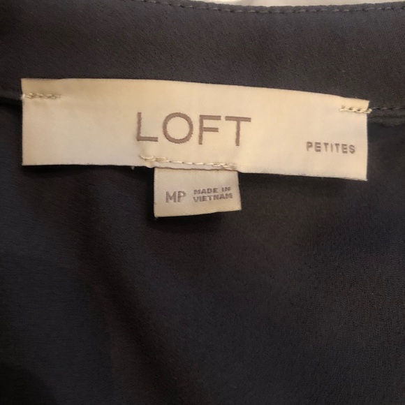 LOFT Dark Gray Sleeveless Blouse Size Medium Petite - Picture 4 of 5